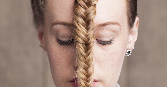 Drdol, culík, copánky… Může být příčinou vypadávání vlasů váš účes?